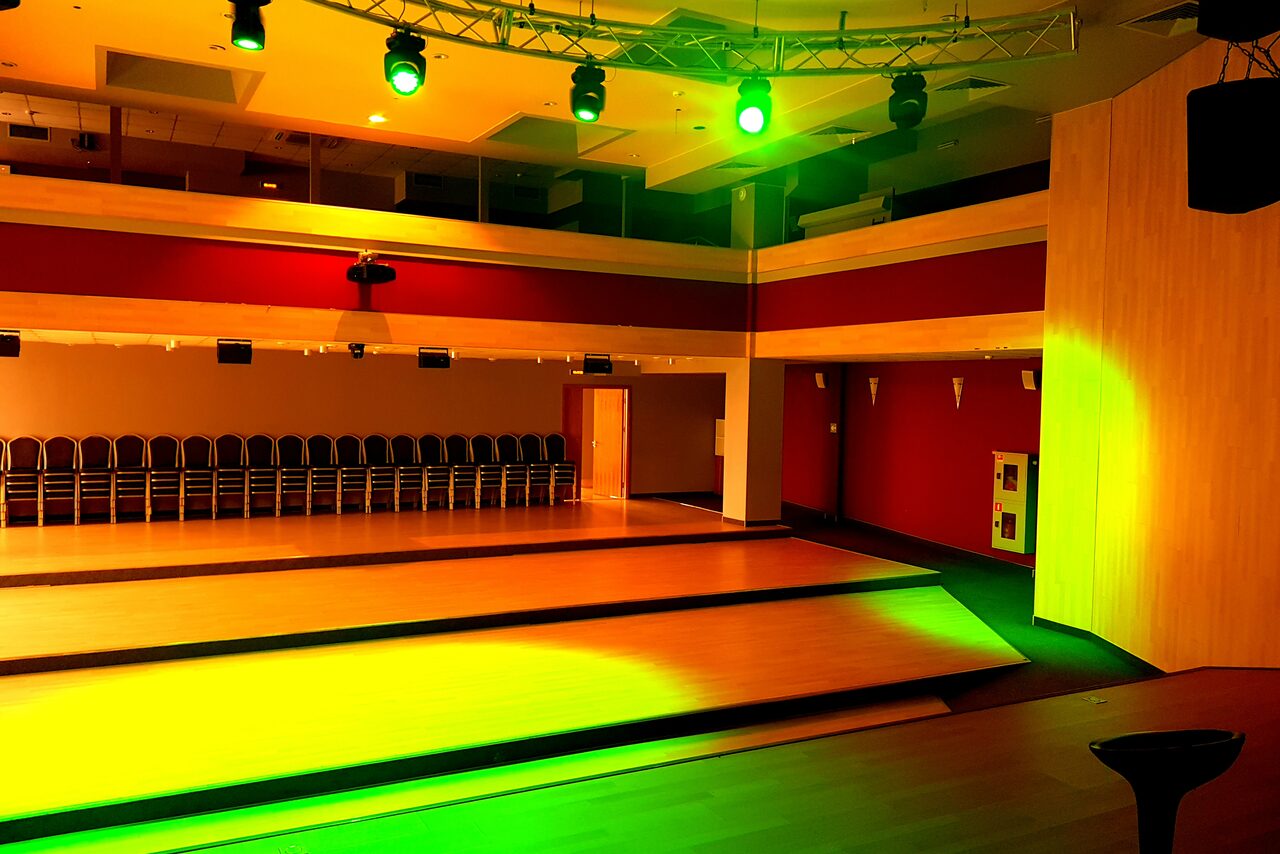 Арендовать Академия "Май"