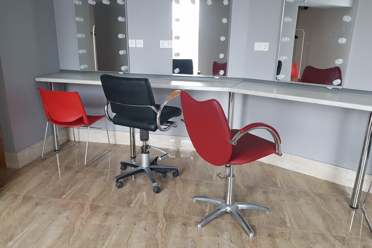 Арендовать Академия "Май"