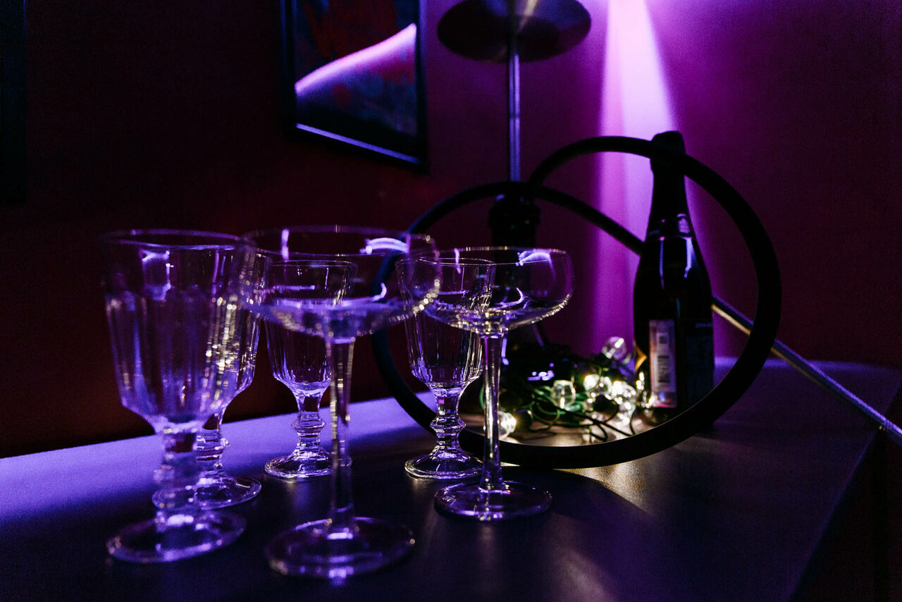 Арендовать Party Time Лофт-клуб с большим экраном и караоке