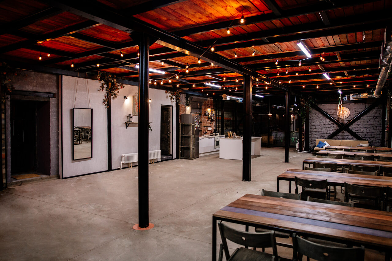 Арендовать Spacious loft with kitchen