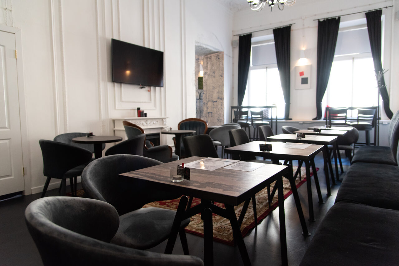 Арендовать Commode. Лофт с высокими потолками