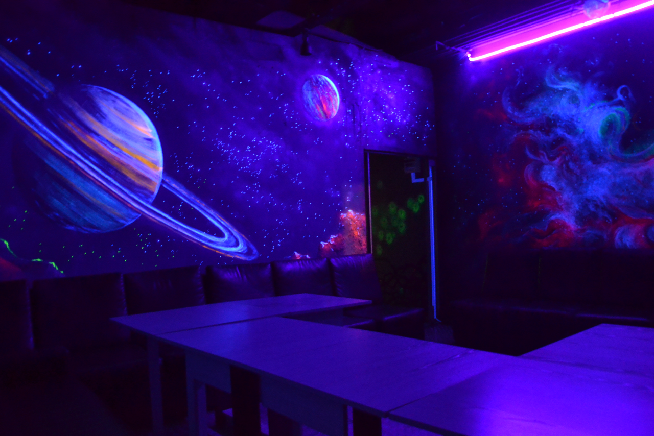 Арендовать Post-apocalyptic lounge area