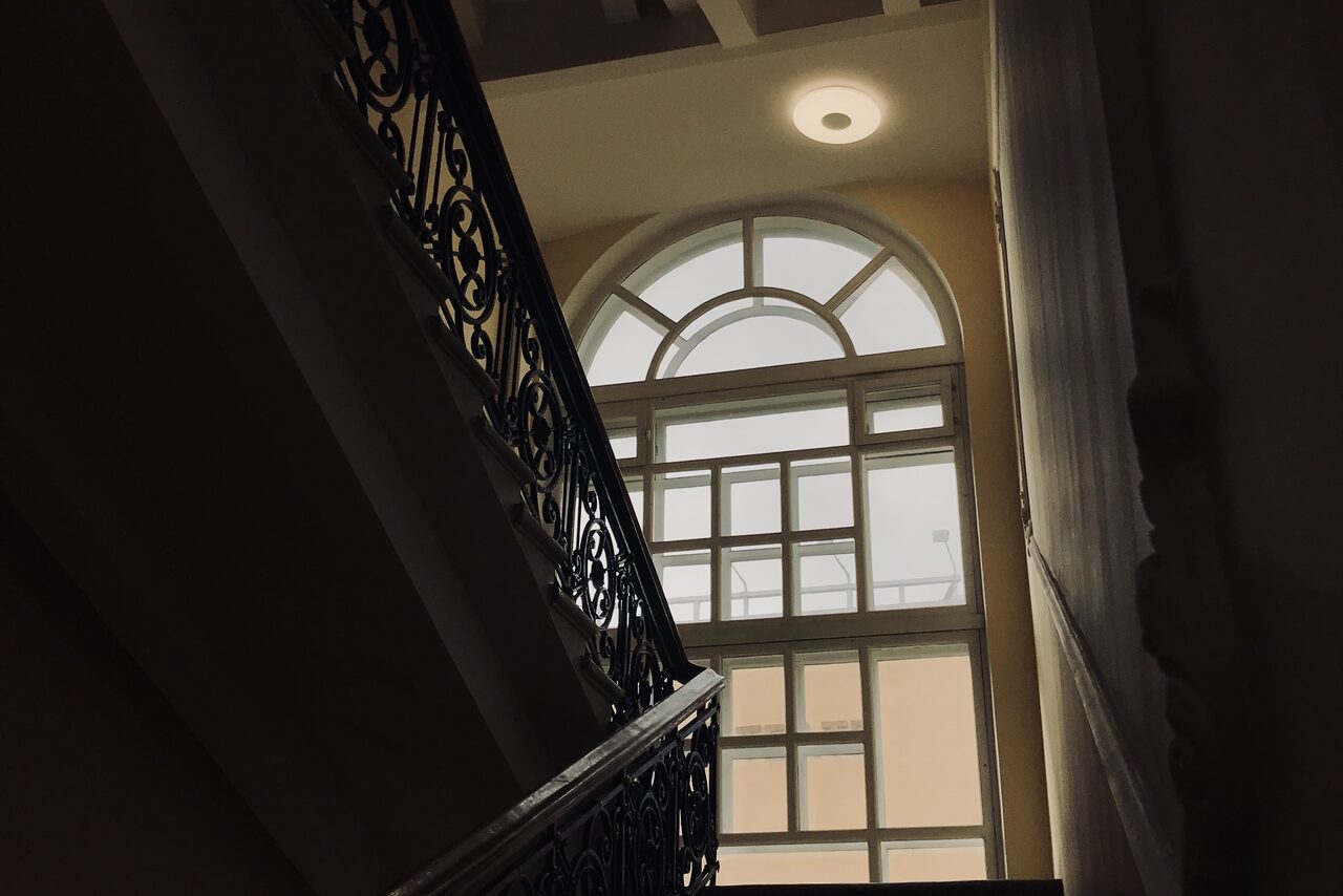 Арендовать Уютный кабинет на мансарде особняка