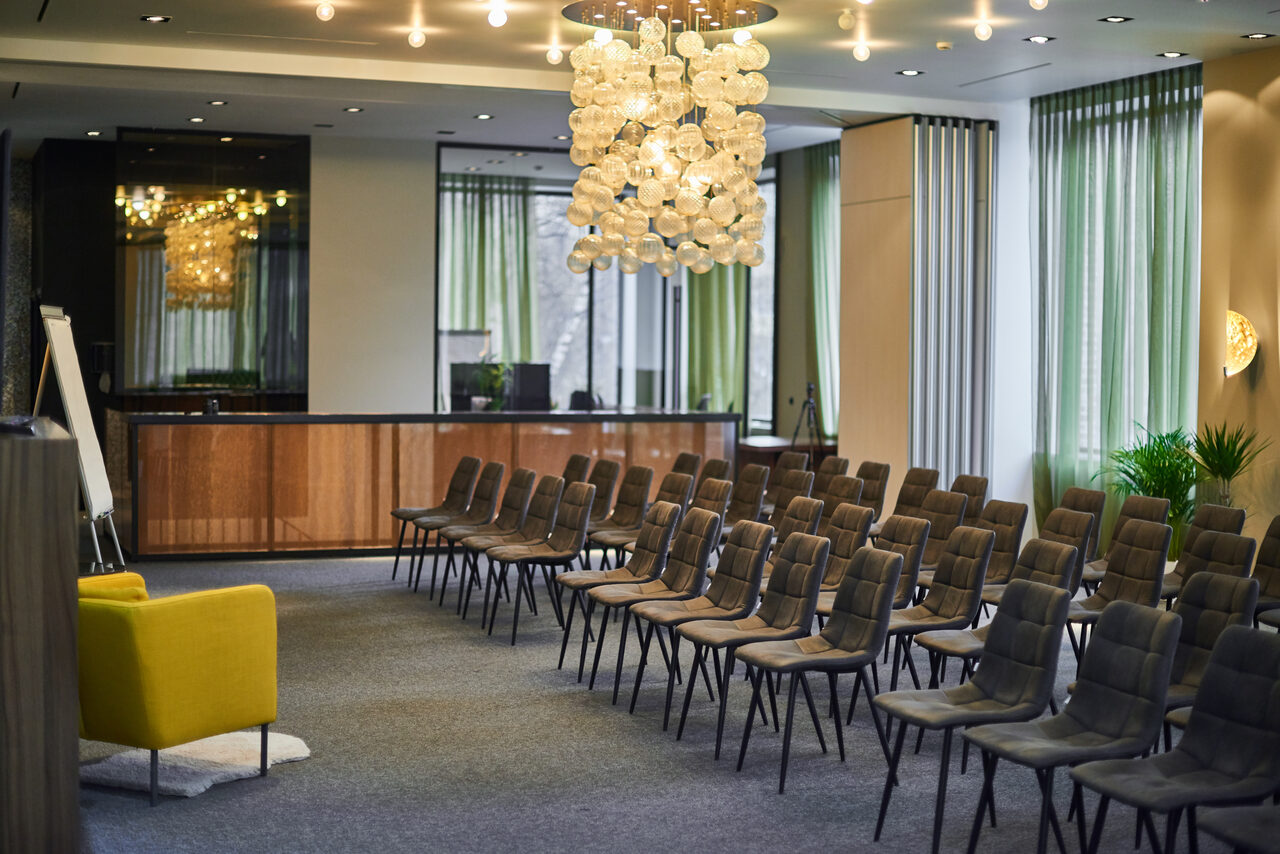 Арендовать Бизнес Молодость Двухэтажный особняк с панорамными окнами