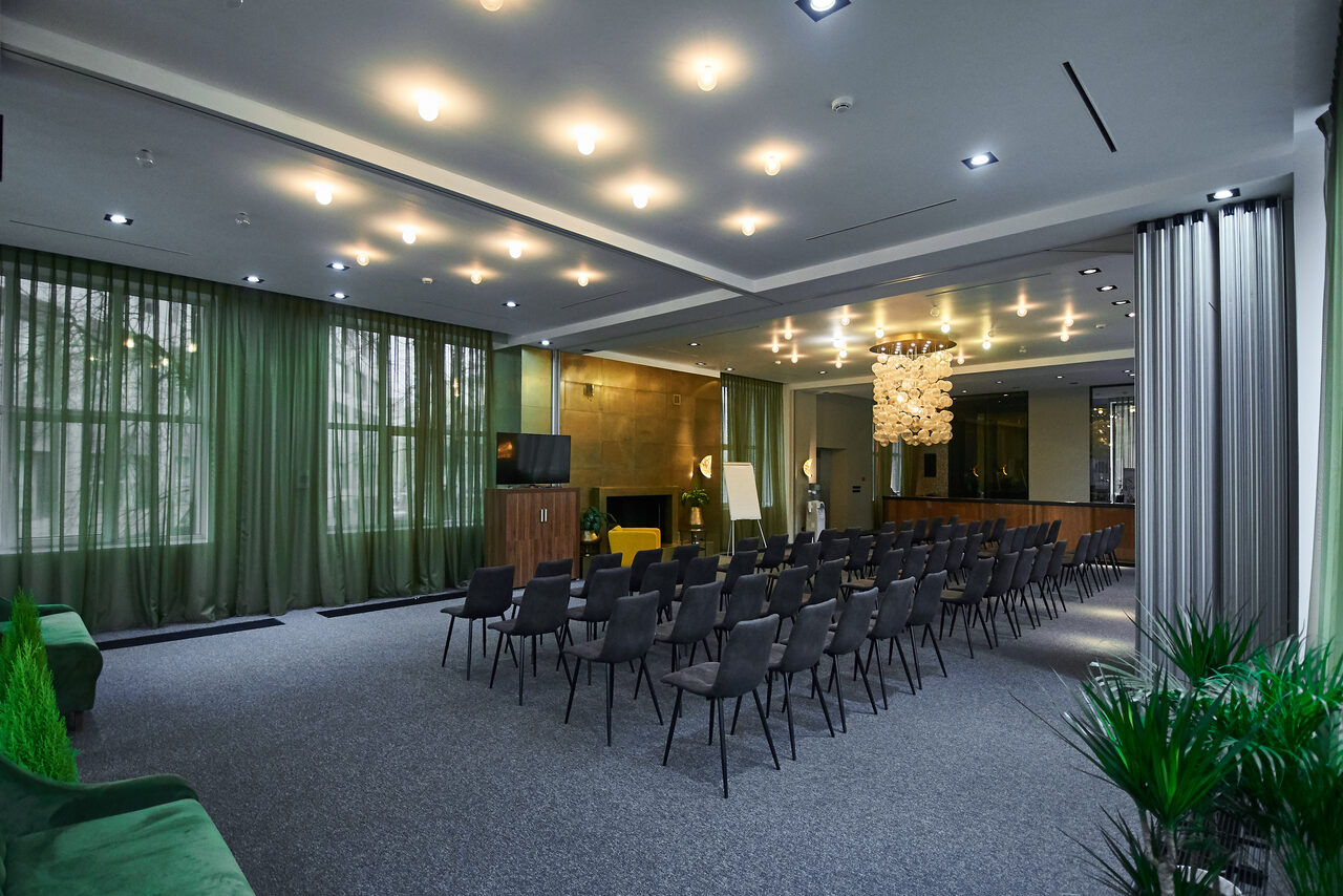 Арендовать Бизнес Молодость Двухэтажный особняк с панорамными окнами