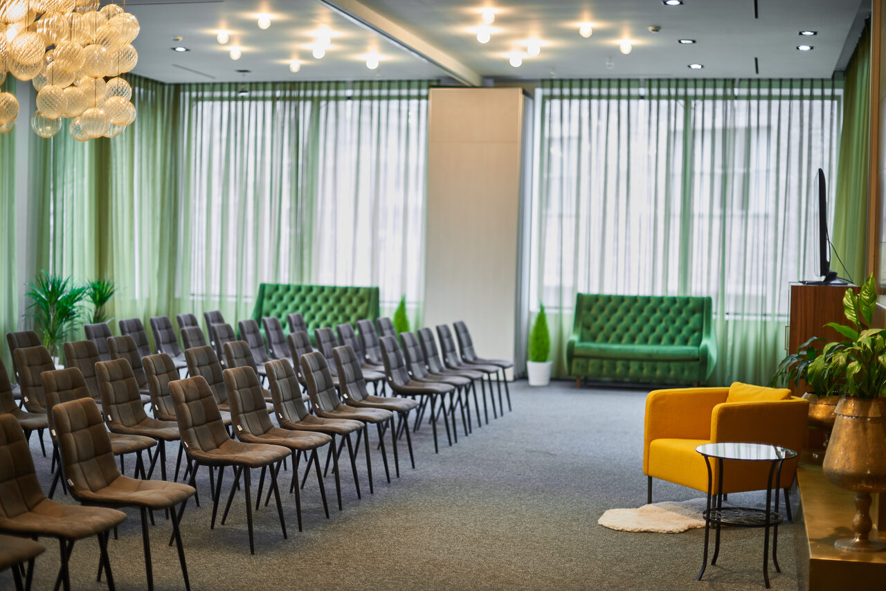 Арендовать Бизнес Молодость Двухэтажный особняк с панорамными окнами