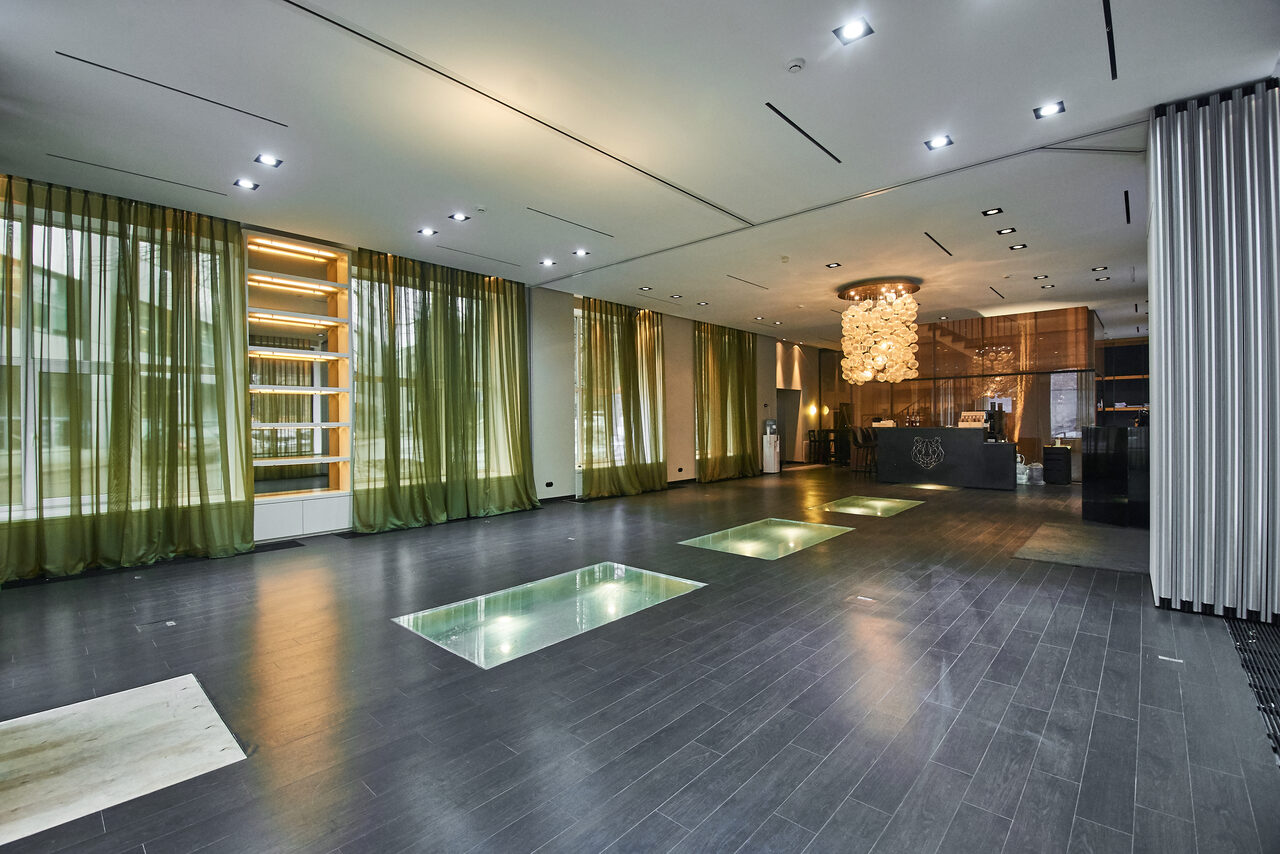 Арендовать Бизнес Молодость Двухэтажный особняк с панорамными окнами