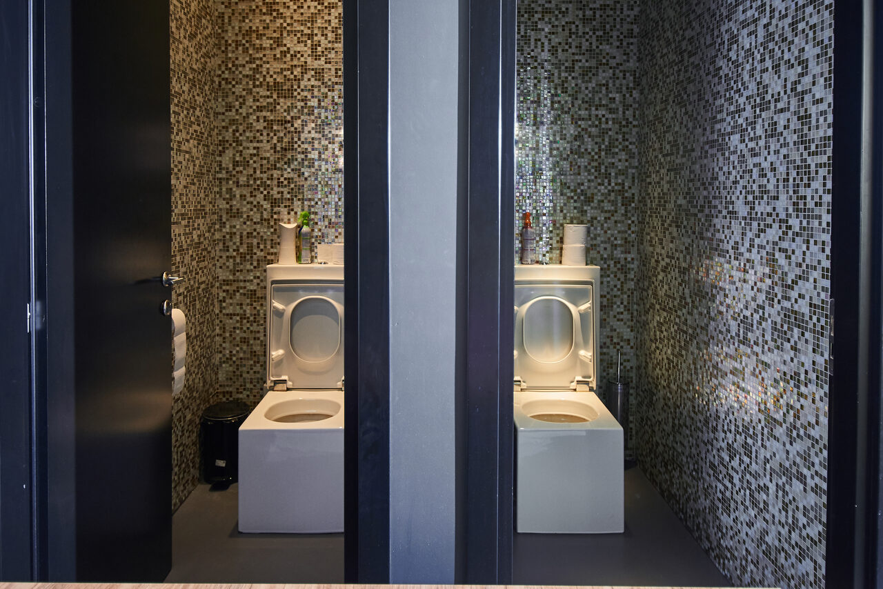 Арендовать Бизнес Молодость Двухэтажный особняк с панорамными окнами