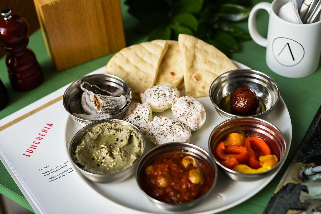 Арендовать Ланчерия - кафе израильской и индийской кухни