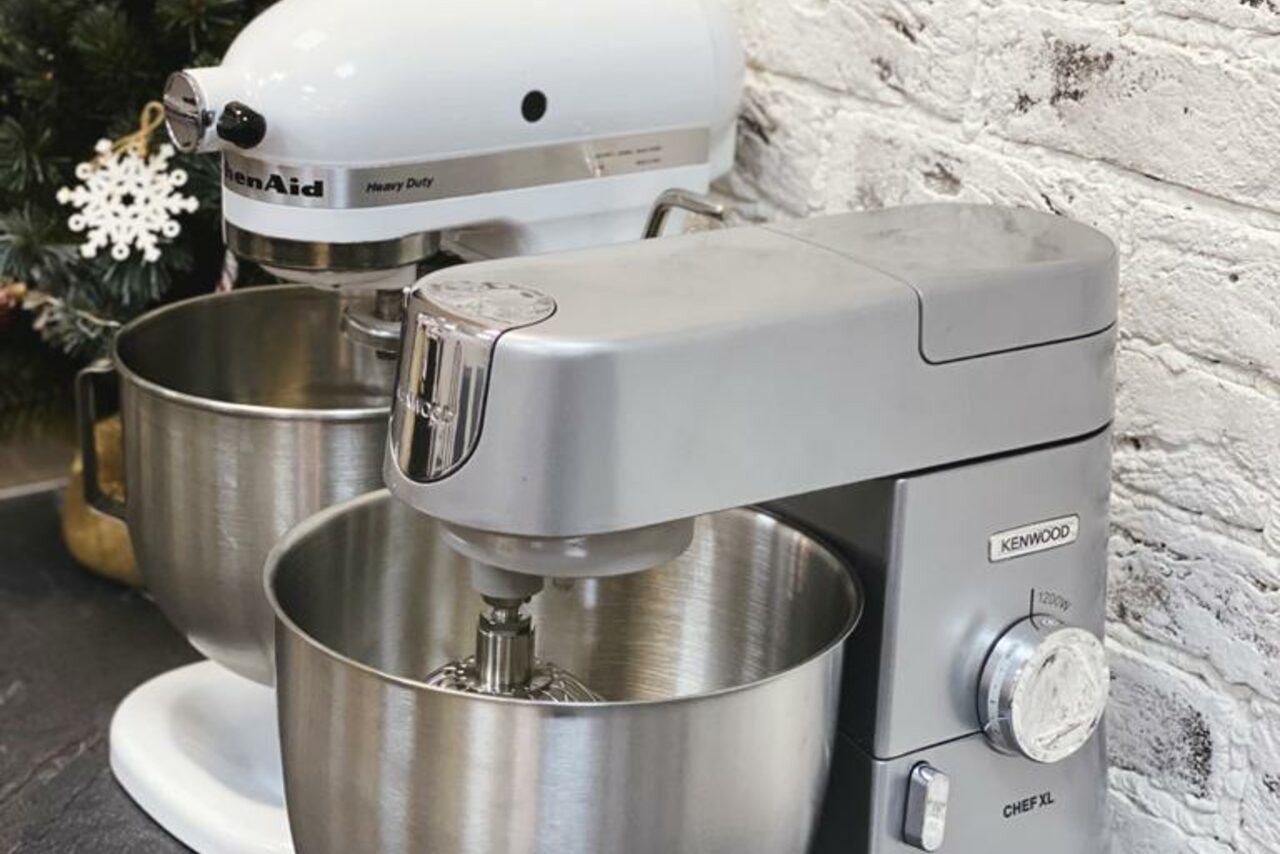 Арендовать Bright loft studio with kitchen