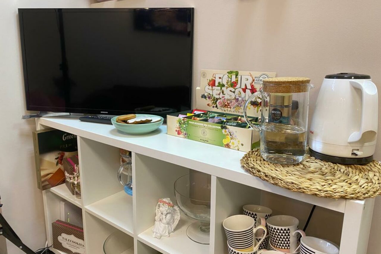 Арендовать Bright loft studio with kitchen