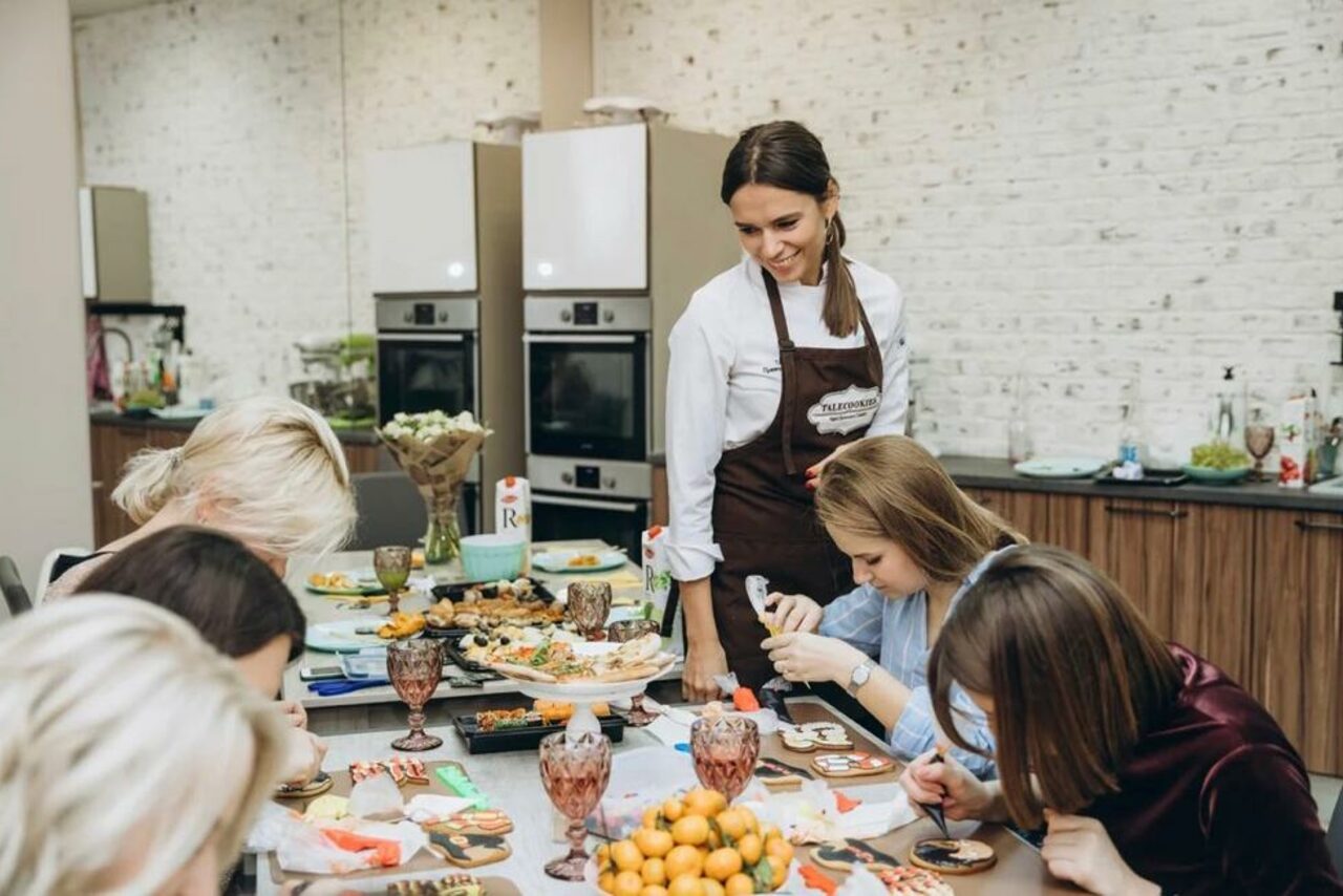 Арендовать Bright loft studio with kitchen