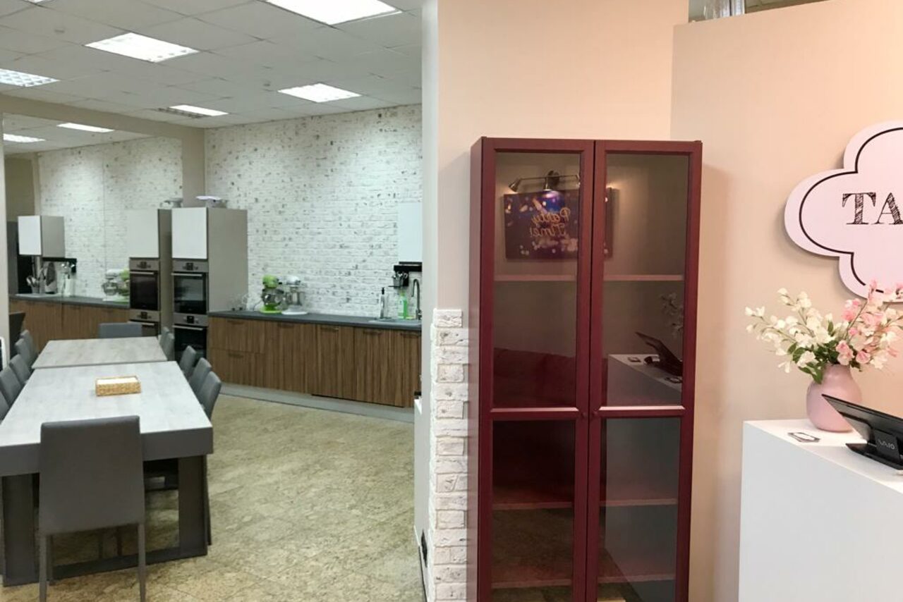 Арендовать Bright loft studio with kitchen