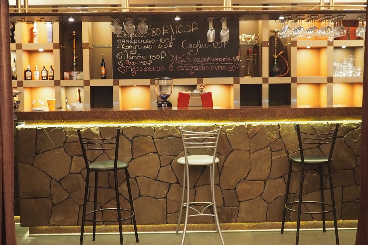 Арендовать Бар с танцполом и сценой