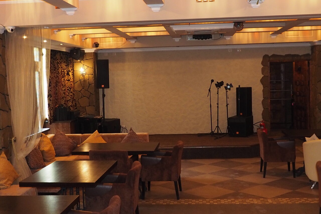 Арендовать Бар с танцполом и сценой