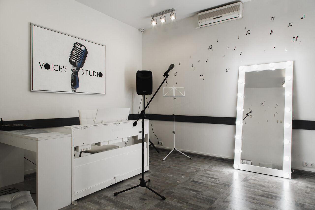 Арендовать Стильная атмосферная студия вокала в центре Москвы