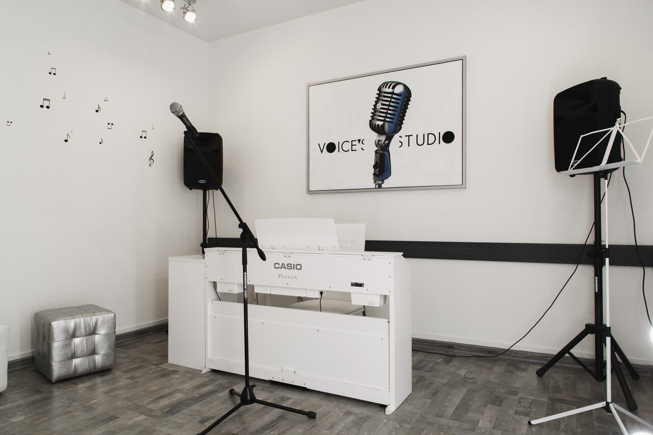 Арендовать Стильная атмосферная студия вокала в центре Москвы