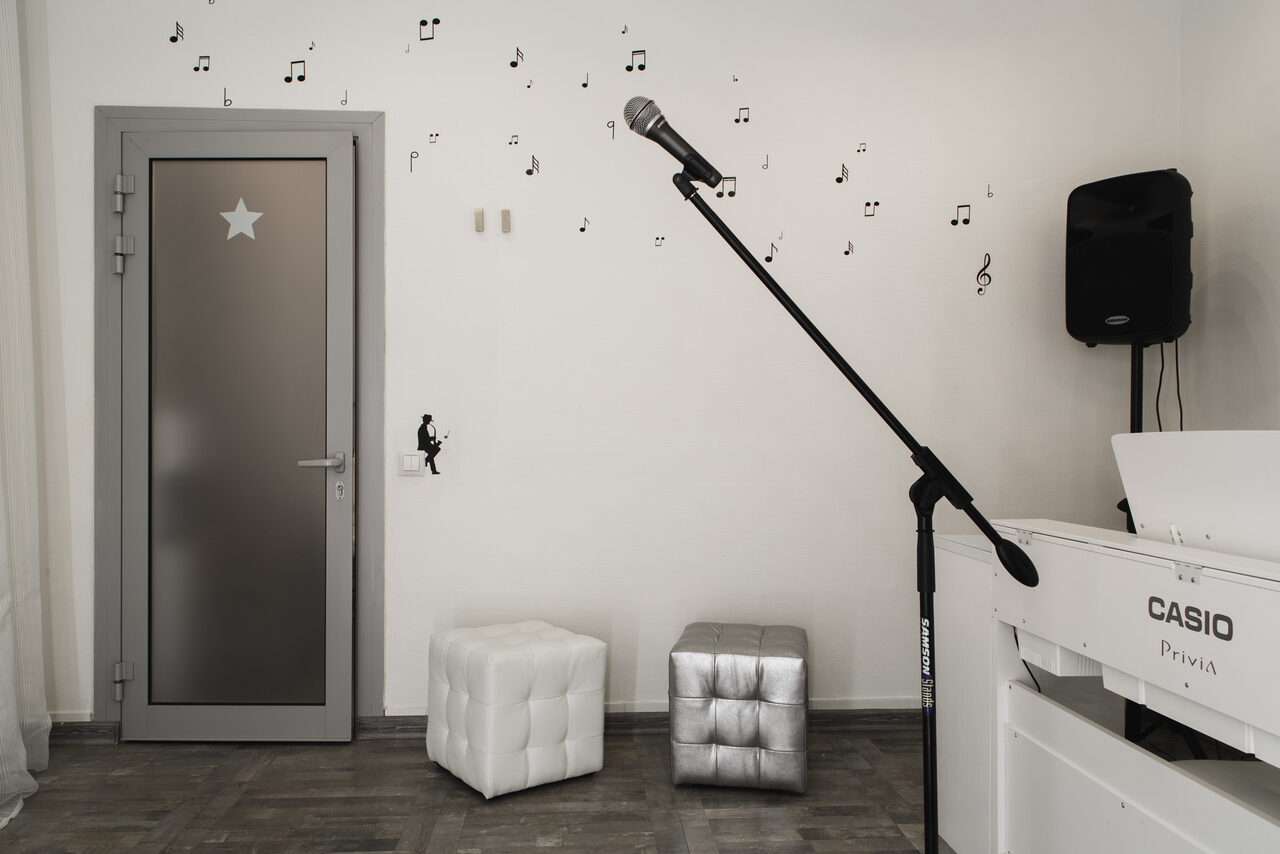 Арендовать Стильная атмосферная студия вокала в центре Москвы