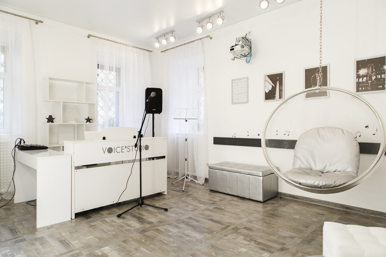 Арендовать Стильная атмосферная студия вокала в центре Москвы