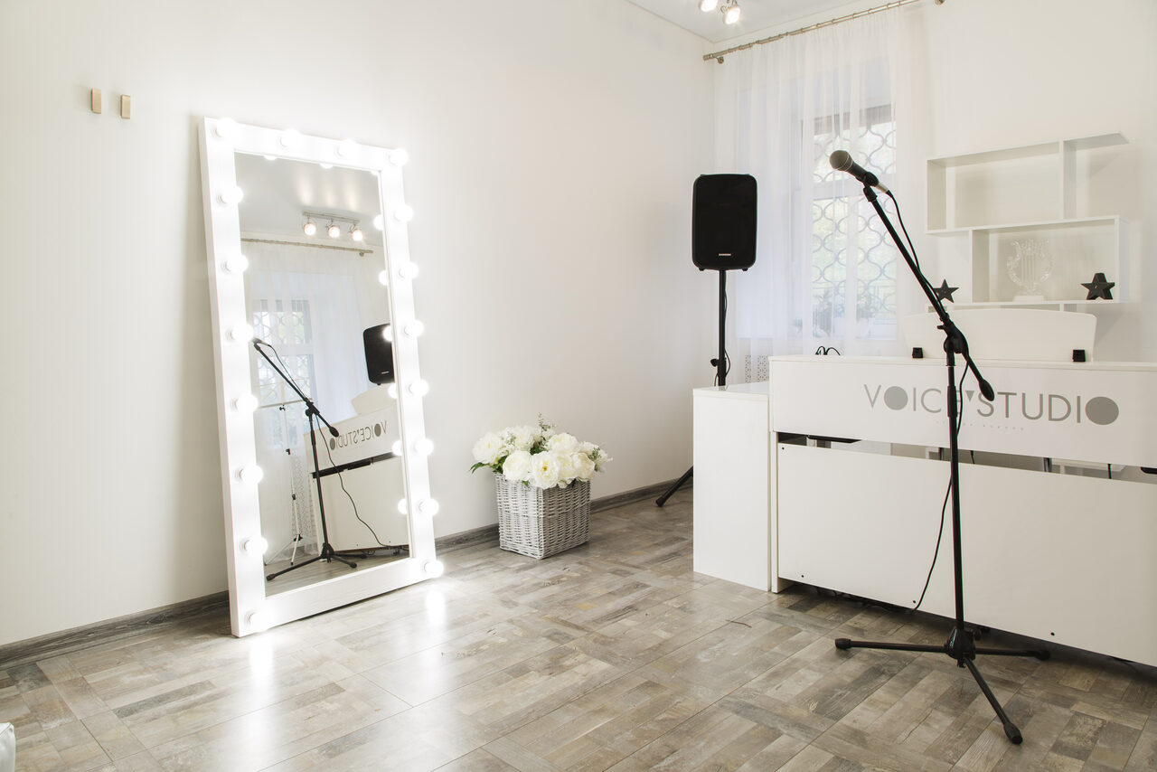 Арендовать Стильная атмосферная студия вокала в центре Москвы