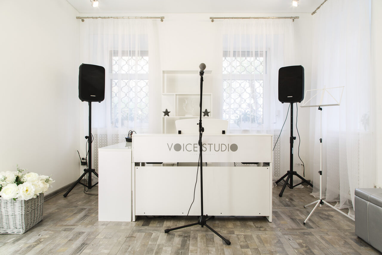 Арендовать Стильная атмосферная студия вокала в центре Москвы