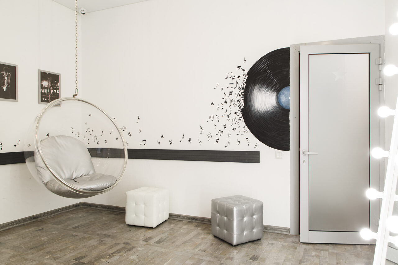 Арендовать Стильная атмосферная студия вокала в центре Москвы