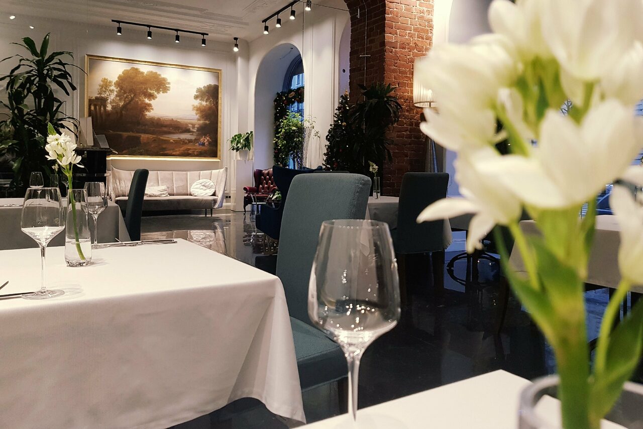 Арендовать Современный и уютный зал ресторана MIO 