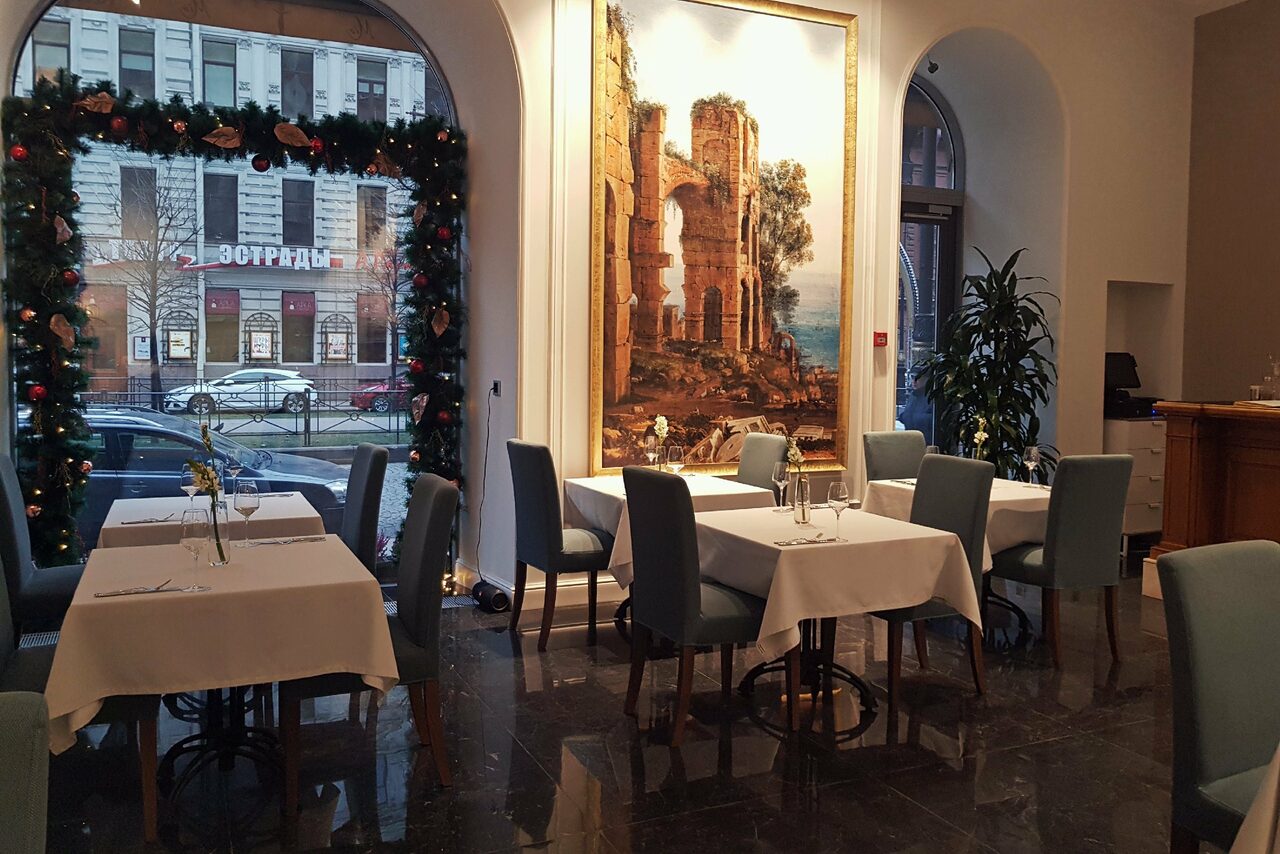 Арендовать Современный и уютный зал ресторана MIO 