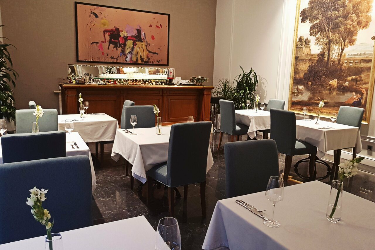 Арендовать Современный и уютный зал ресторана MIO 