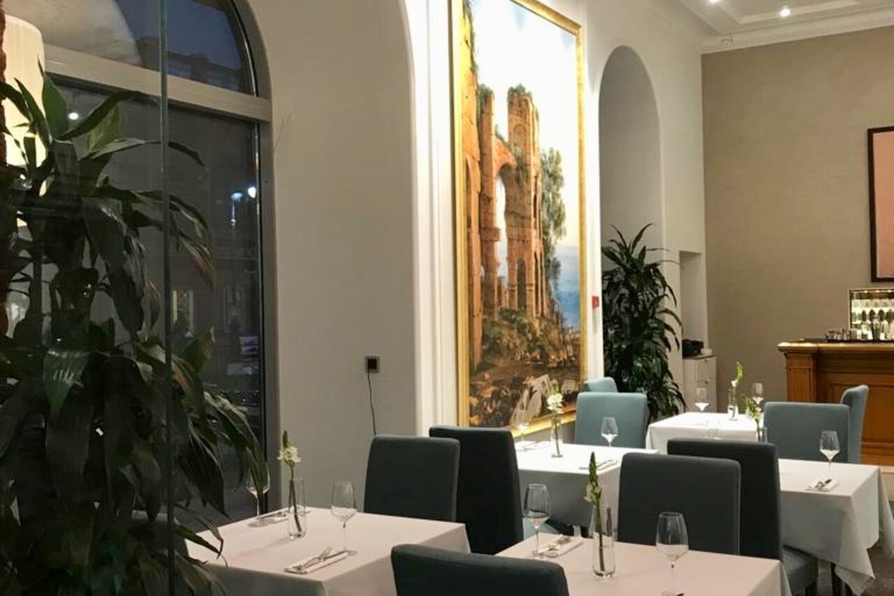 Арендовать Современный и уютный зал ресторана MIO 