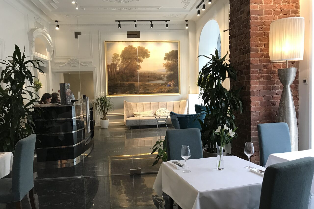 Арендовать Современный и уютный зал ресторана MIO 