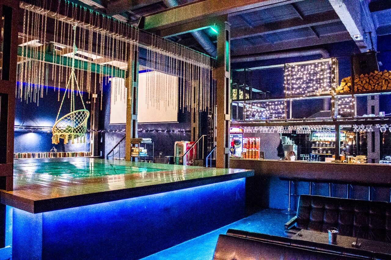 Арендовать Огромный лофт на Киевской