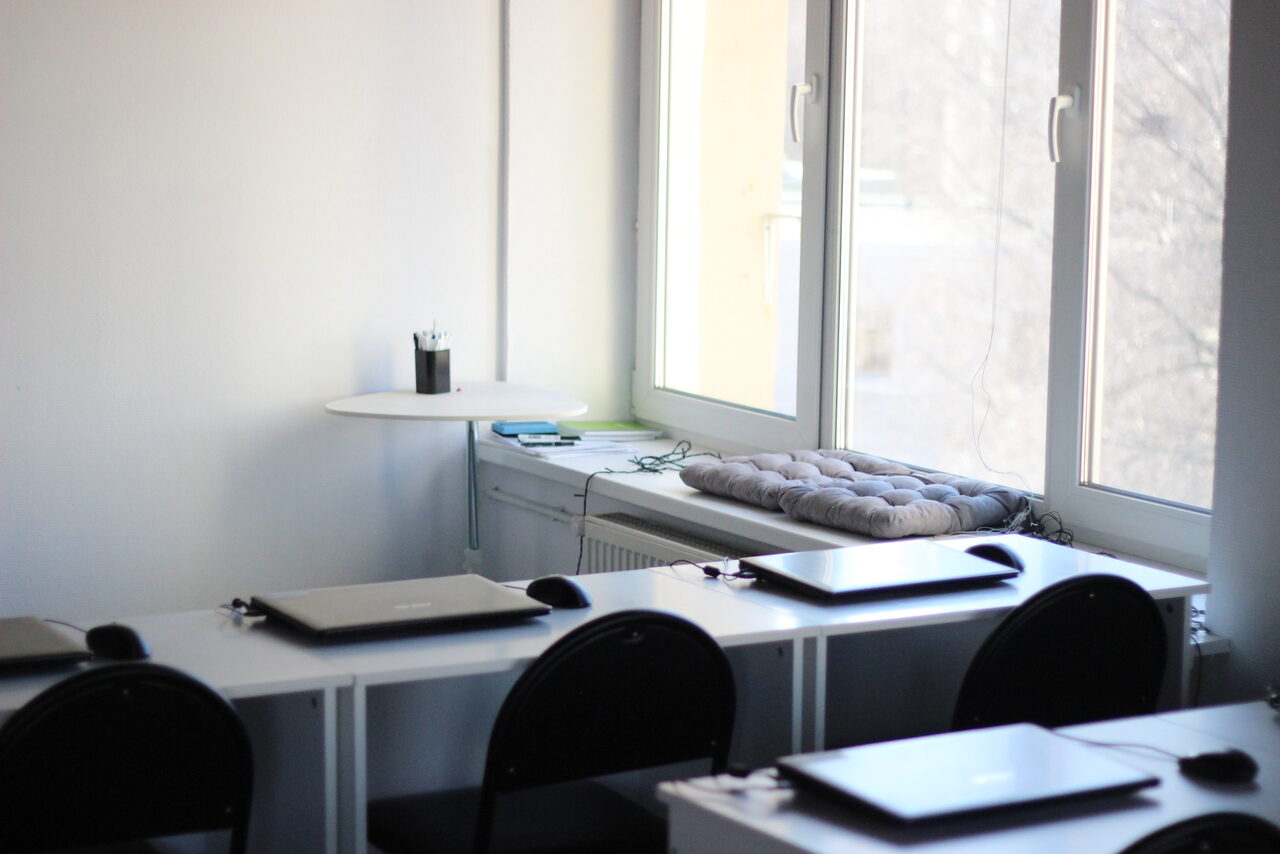 Арендовать MyAcademy Аудитория со столами