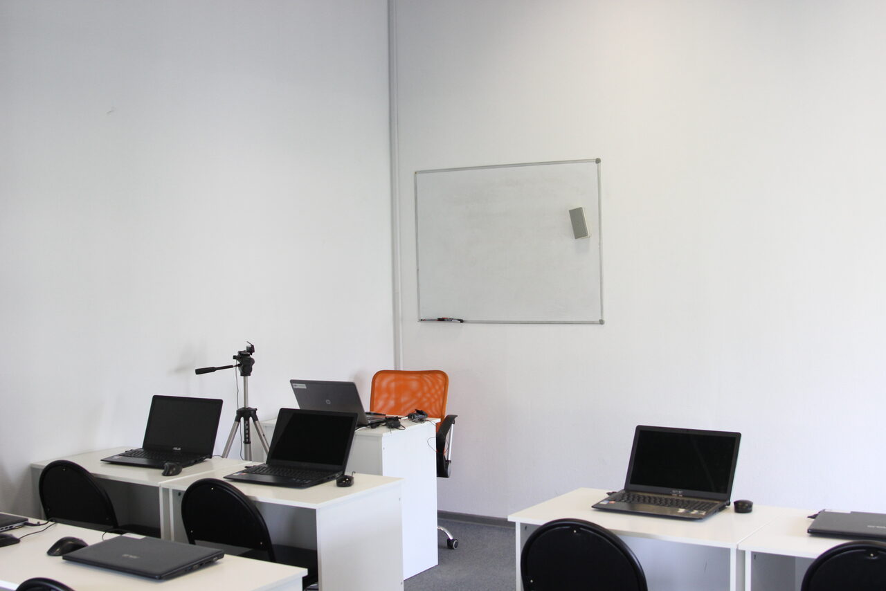 Арендовать MyAcademy Аудитория со столами