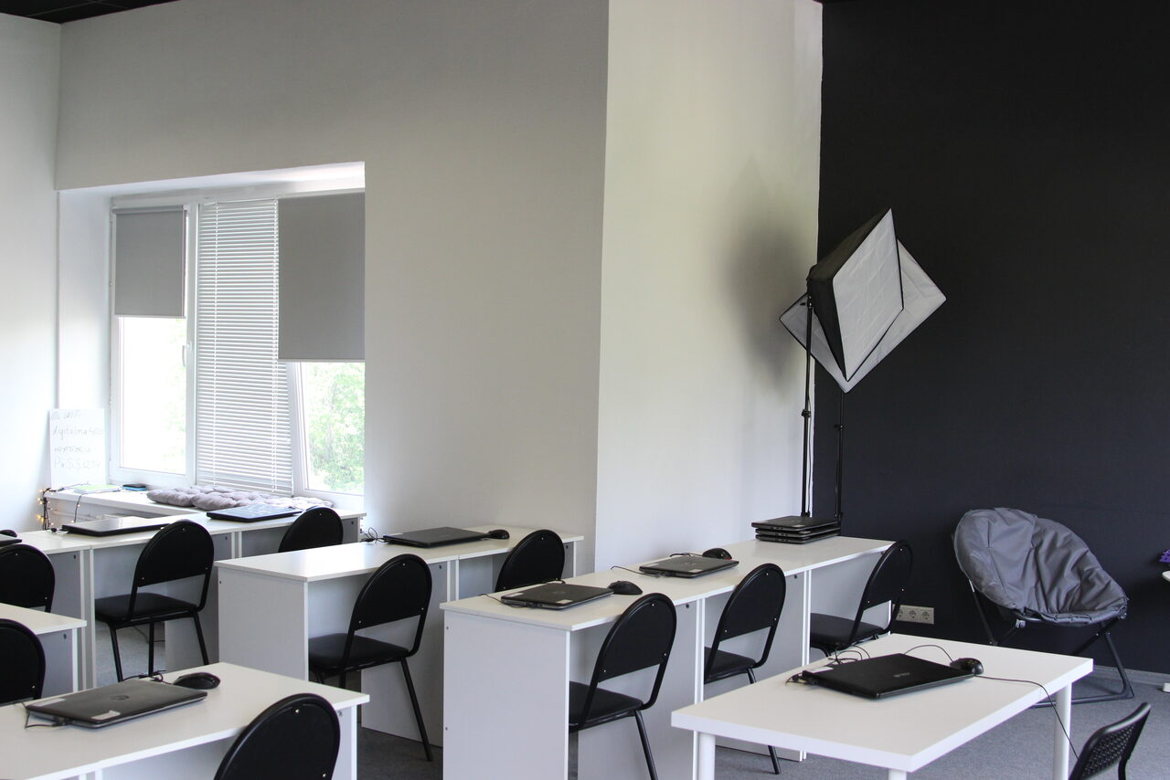 Арендовать MyAcademy Аудитория со столами