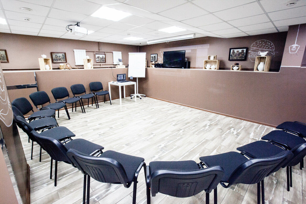 Арендовать Арбат Инн Уютный зал для проведения бизнес-встреч