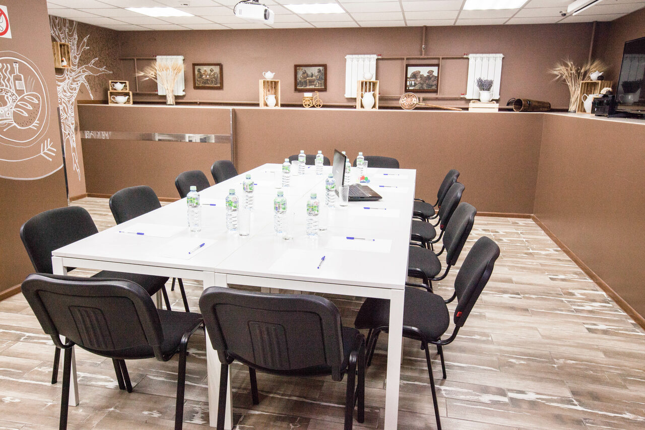 Арендовать Арбат Инн Уютный зал для проведения бизнес-встреч