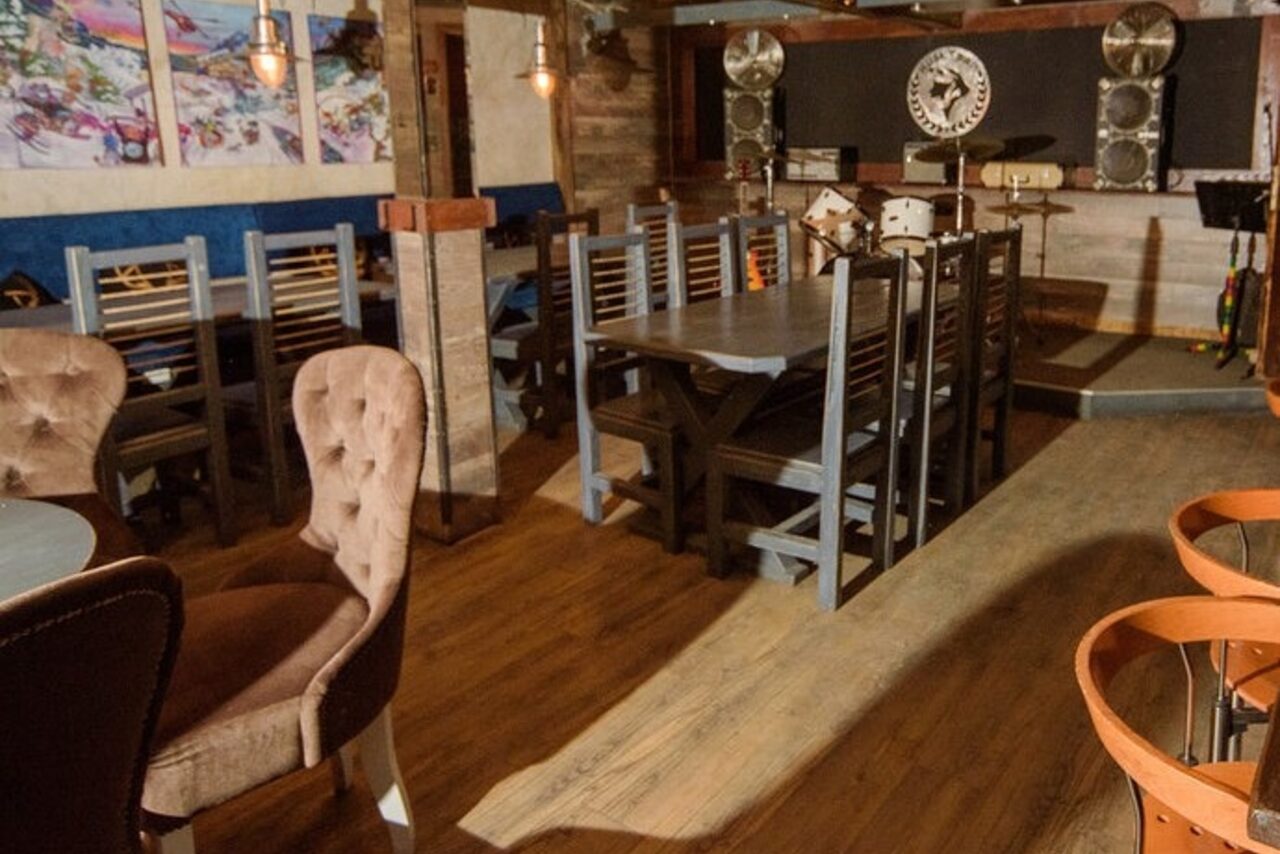 Арендовать Пространство со сценой и барной стойкой