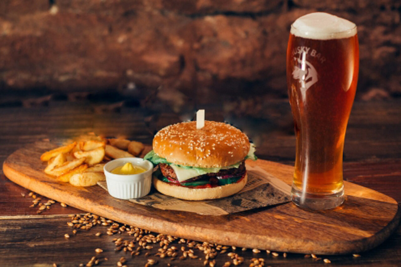 Арендовать Пространство со сценой и барной стойкой