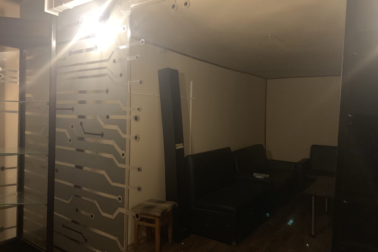 Арендовать Лофт с небольшой сценой