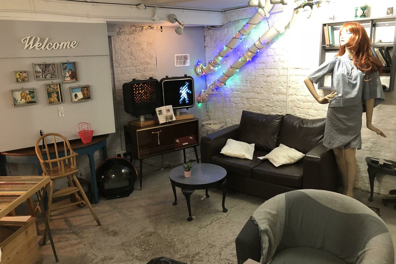 Арендовать Downstairs Lounge / Workshop