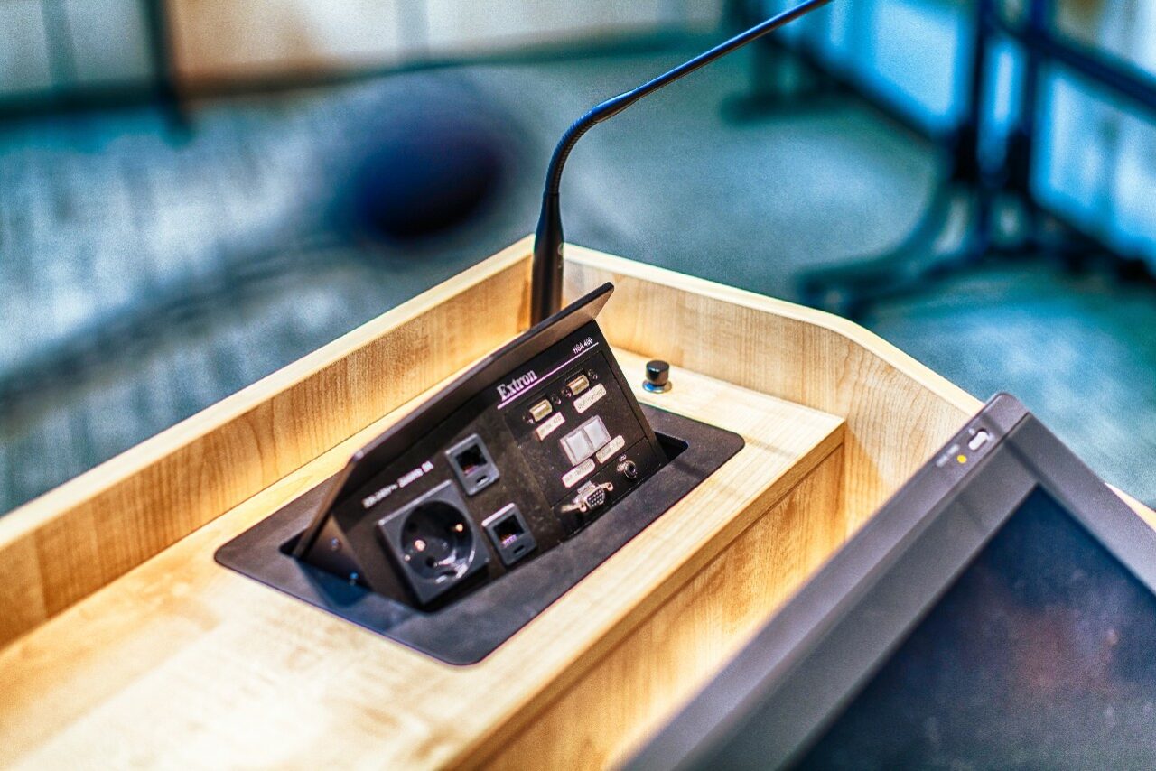 Арендовать Отель Аврора Конференц-зал с перегородкой в Октябрьском