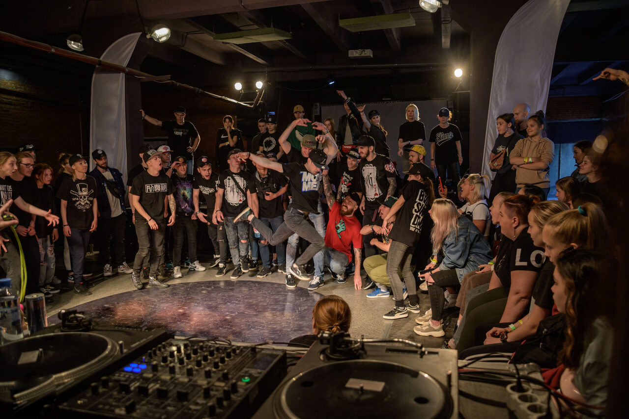 Арендовать Оборудованный лофт со сценой