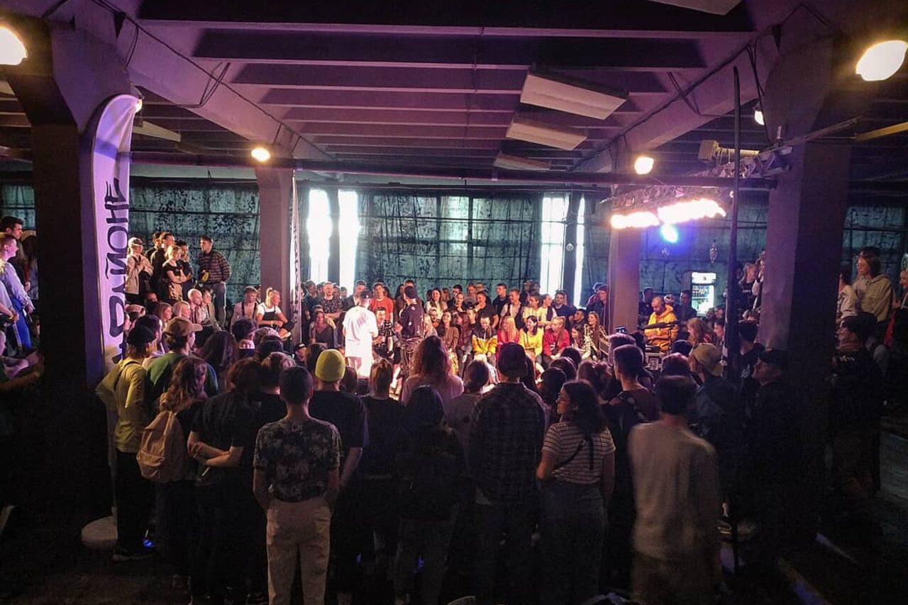 Арендовать Оборудованный лофт со сценой