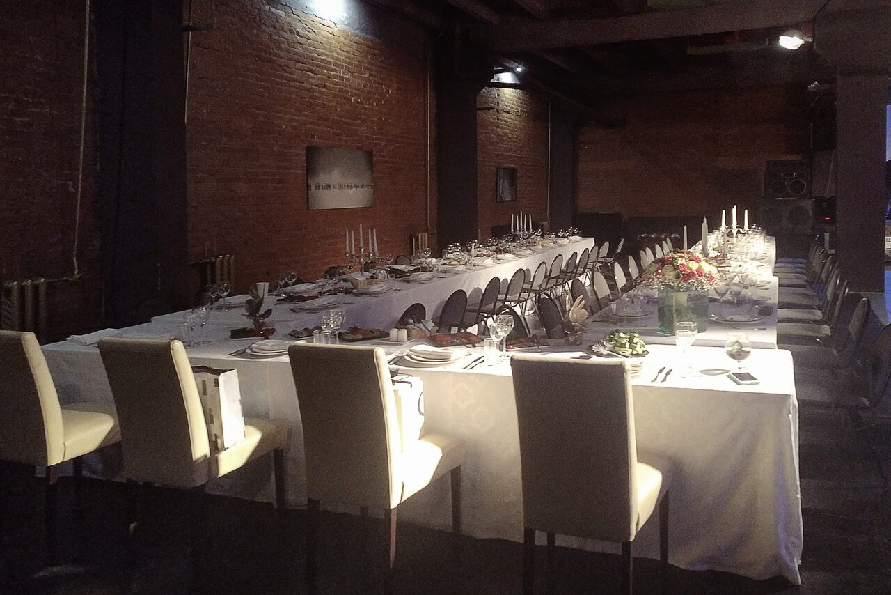 Арендовать Оборудованный лофт со сценой