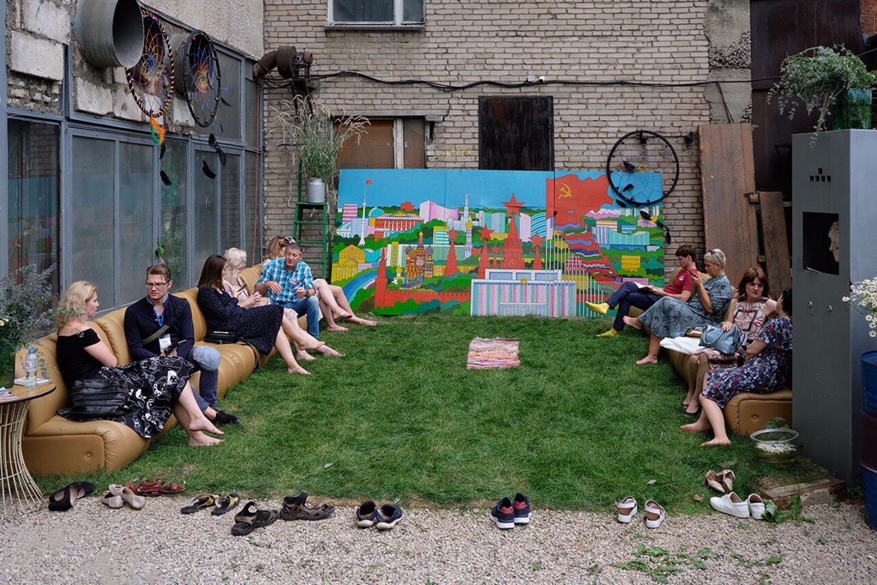 Арендовать Оборудованный лофт со сценой