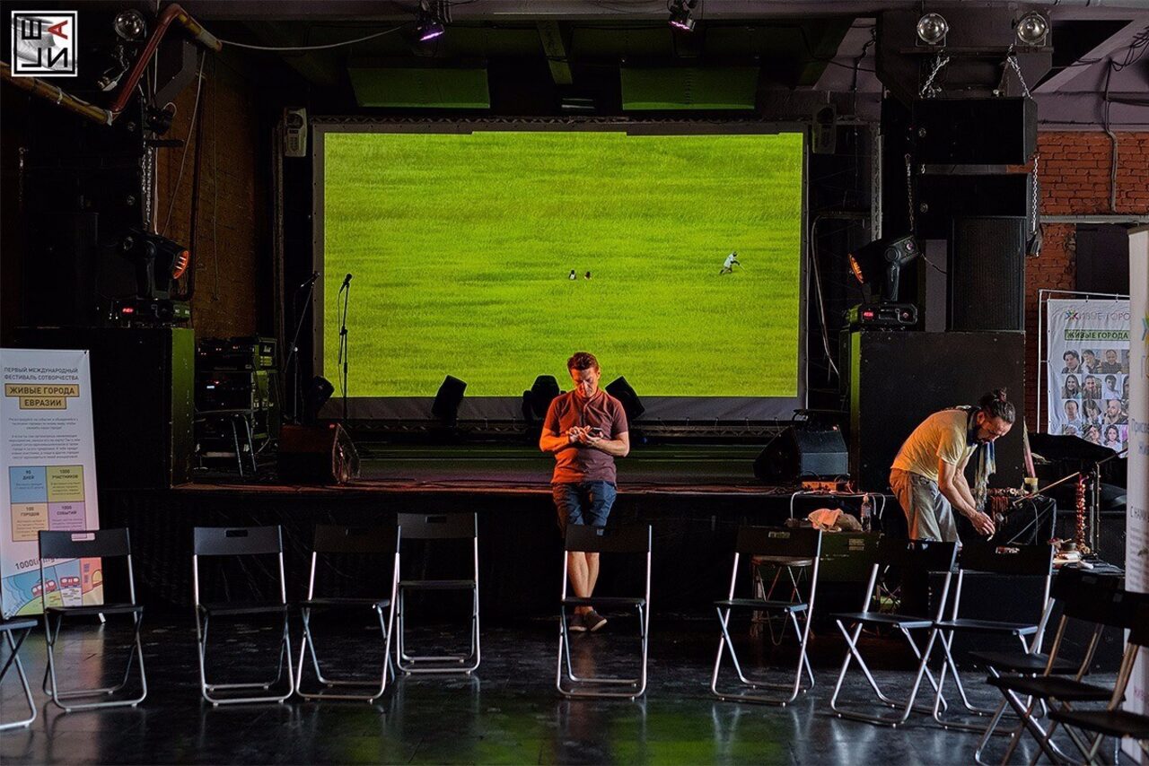 Арендовать Оборудованный лофт со сценой