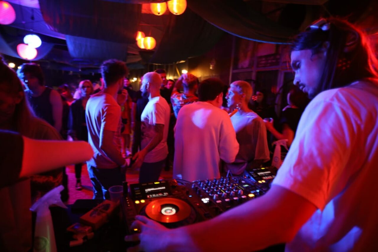 Арендовать Оборудованный лофт со сценой