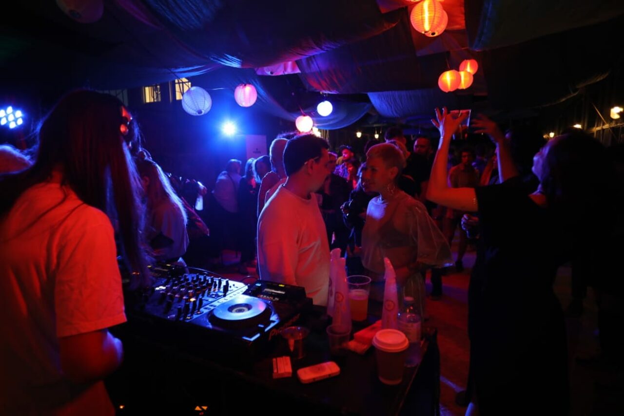 Арендовать Оборудованный лофт со сценой