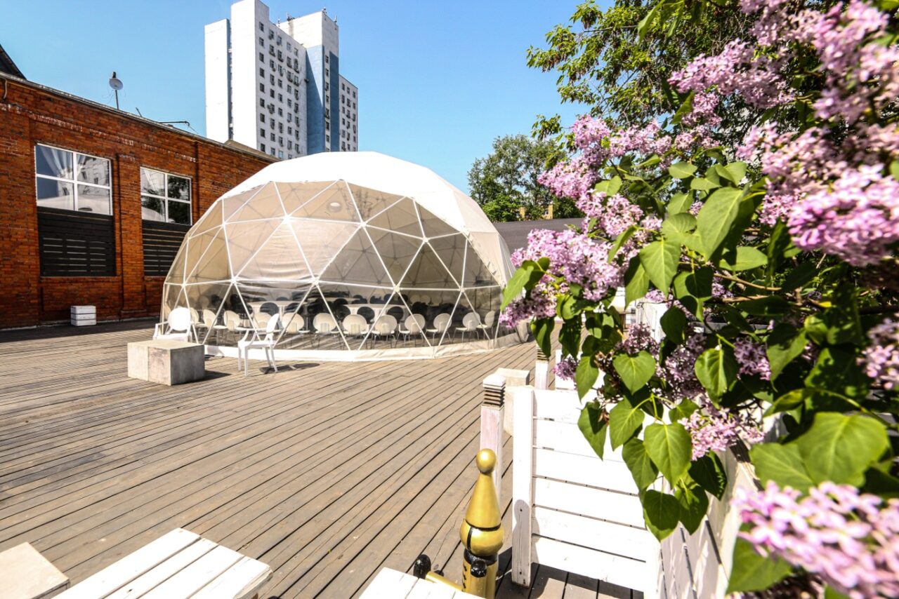 Арендовать Roof with a hipped roof